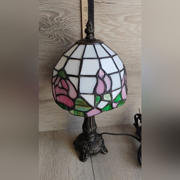 Tiffany Style Stained Glass Table Lamp Night Light Pink Roses Electric 12.5" - Picture 11 of 16